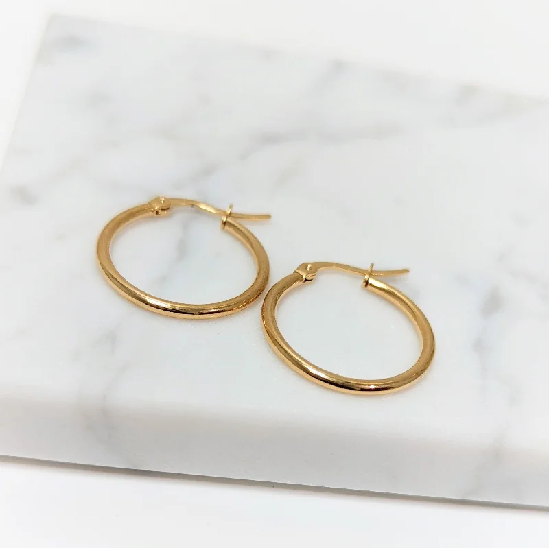 Best hoop earrings with geometric shapes for a modern and artistic appeal-Gold Classic Hoop Earrings