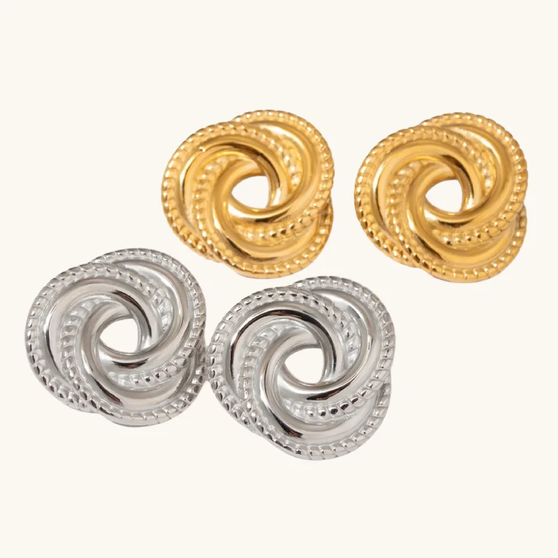 Best hoop earrings with minimal embellishments for a sleek and modern look-Layered Circle Earrings