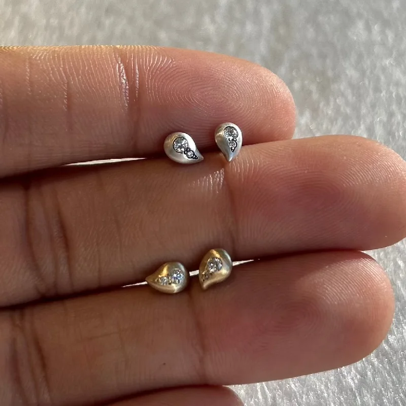 Pearl Stud Earrings for Elegance -Advi Stud Earrings